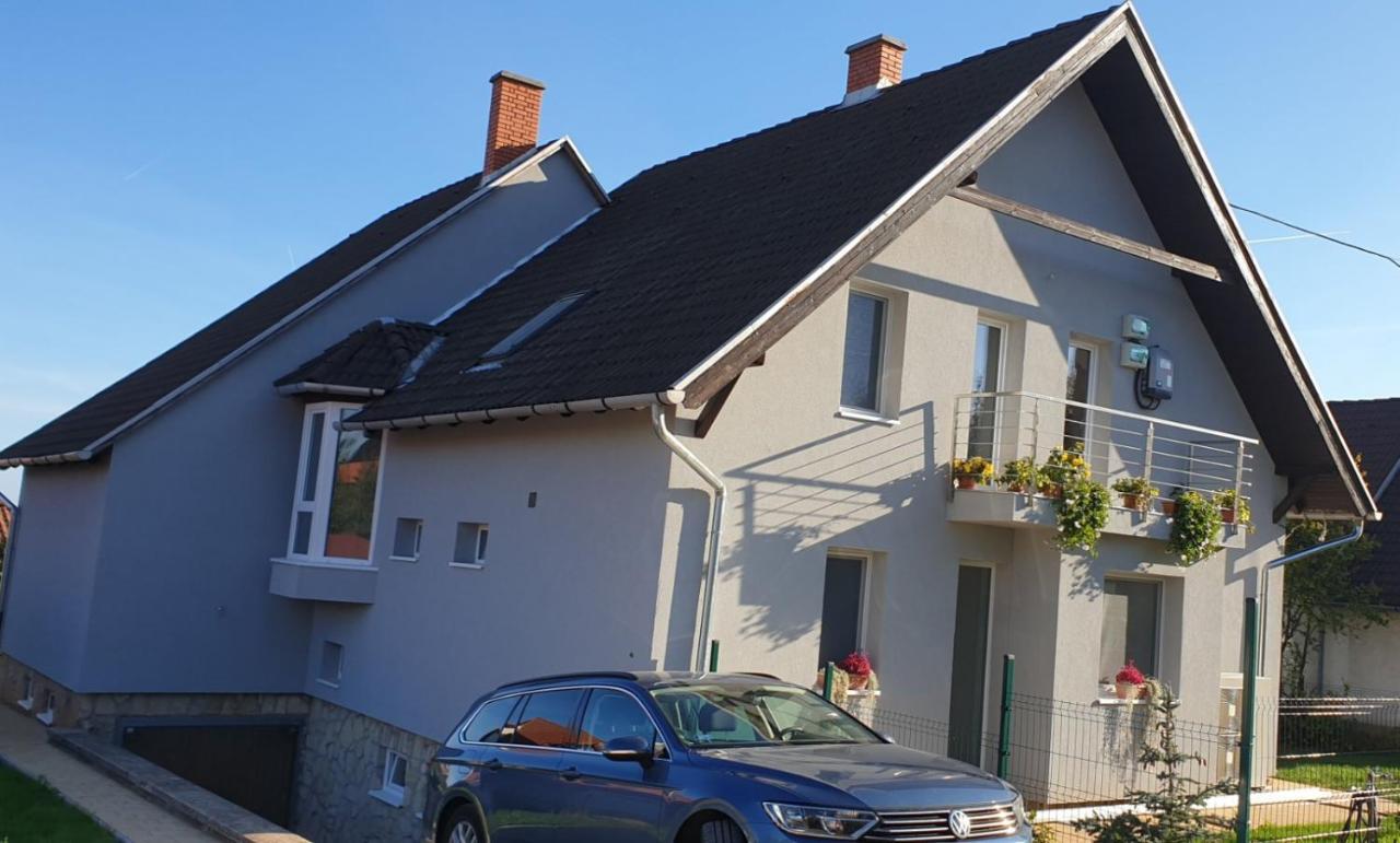 Aranyeso Apartmanhazak No.1 Balatonalmadi